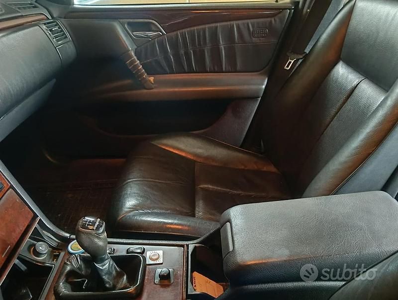 Usata Mercedes E300 1996 Grigio Berlina