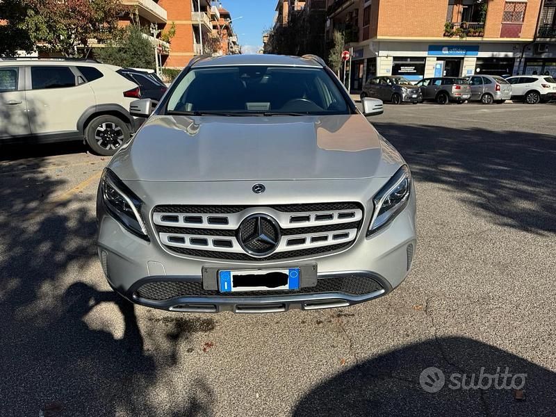 Usata Mercedes GLA200 136 CV (100 kW) 2018 Grigio SUV