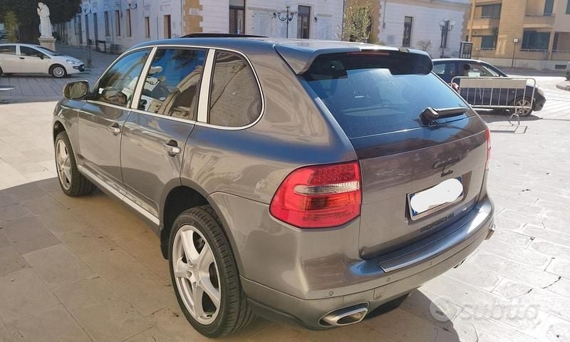 Usata Porsche Cayenne 240 CV (176 kW) 2010 Grigio SUV