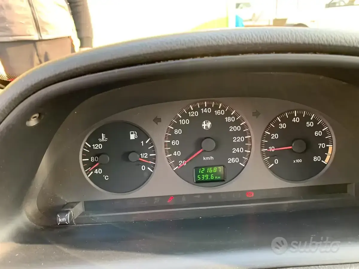 Usata Alfa Romeo 145 Quadrifoglio 150 CV (110 kW) 1997 Rosso Utilitaria