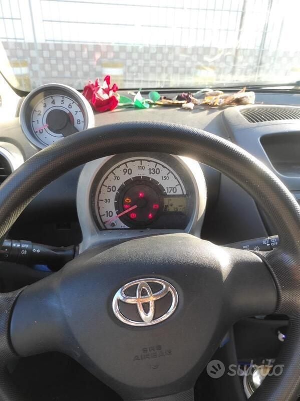 Usata Toyota Aygo 67 CV (49 kW) 2007 Blu Utilitaria