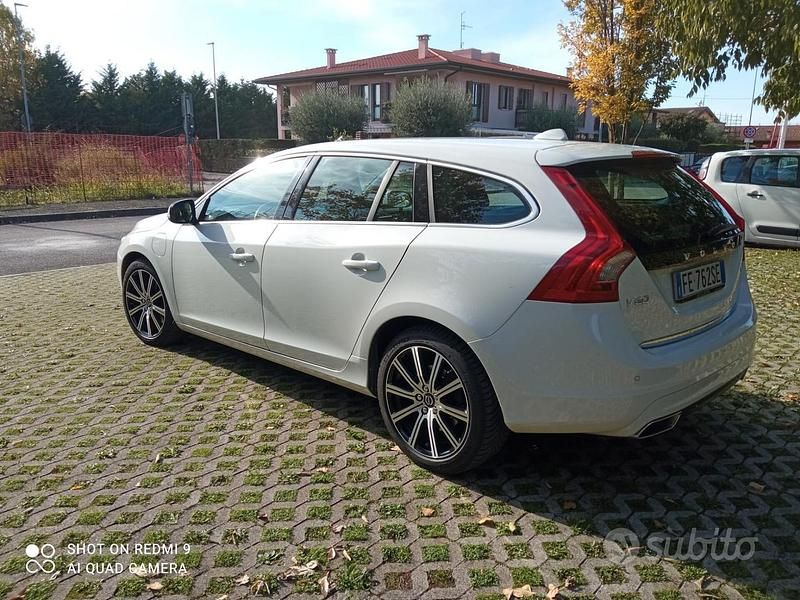 Usata Volvo V60 Momentum 220 CV (161 kW) 2016 Bianco Station wagon