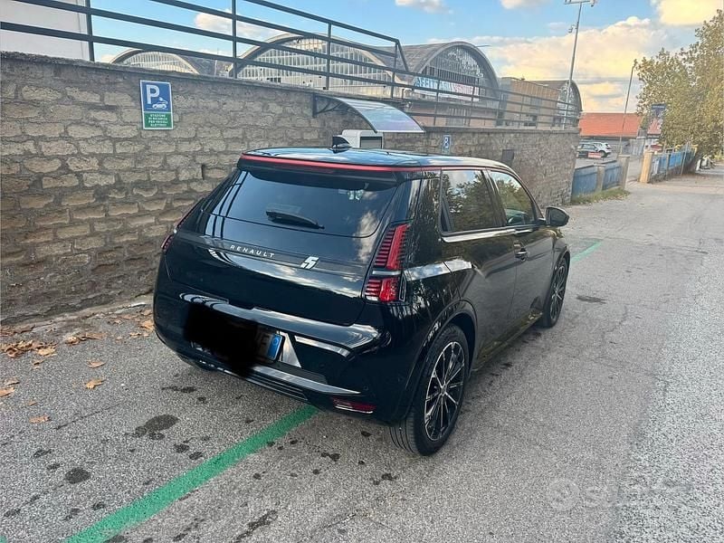 Usata Renault R5 110 kW (150 CV) 2024 Nero Utilitaria