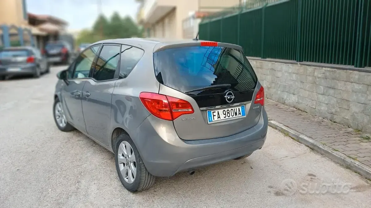 Usata Opel Meriva 95 CV (69 kW) 2011 Grigio Monovolume