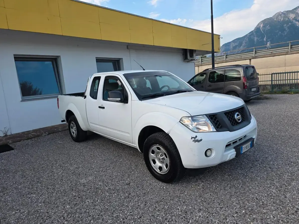 Usata Nissan Navara 190 CV (139 kW) 2014 Bianco Pick-up