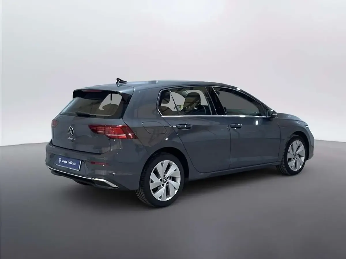 Gebraucht VW Golf VIII Style 150 PS (110 kW) 2025 Grau Limousine