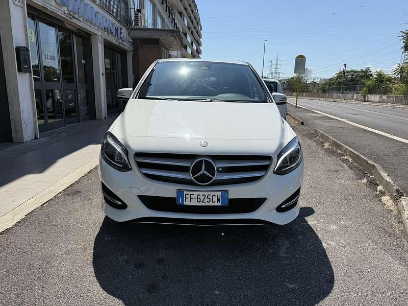 Bianco Usata 2016 Mercedes B180 Monovolume | 13.200 € (Buon prezzo) - Immagine 1/4