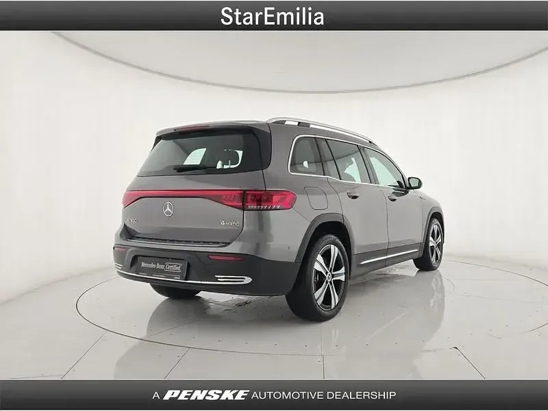 Usado Mercedes EQB300 167 kW (228 CV) 2022 Gris SUV