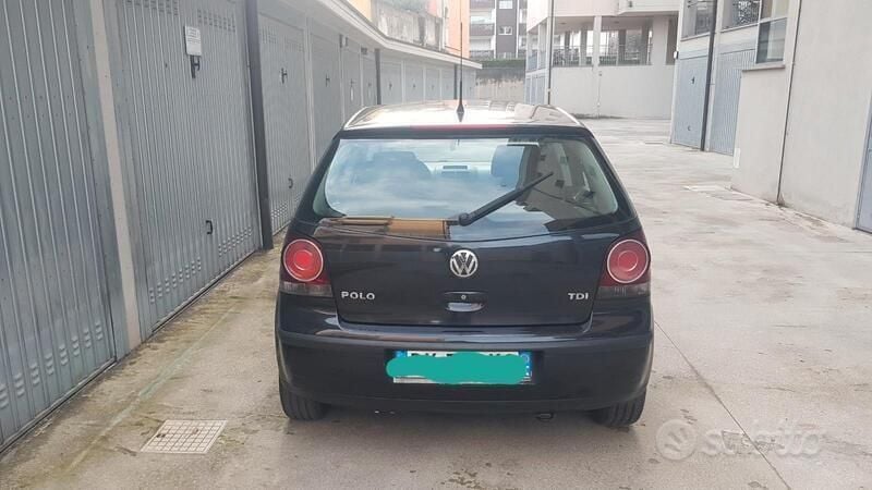 Begagnad VW Polo 69 HK (50 kW) 2007 Svart Sedan