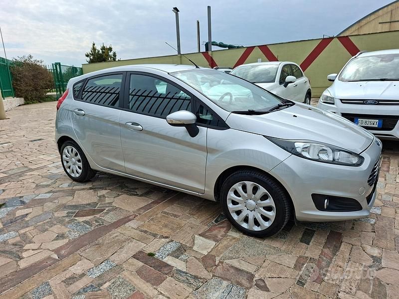 Usata Ford Fiesta Business Edition 75 CV (55 kW) 2013 Grigio Utilitaria