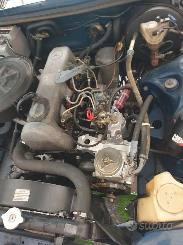 Usata Mercedes 200 1983 Blu Berlina