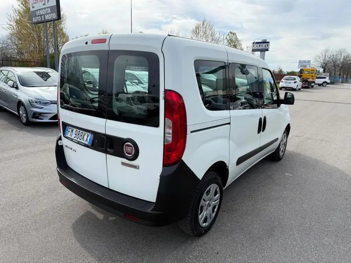 Usata Fiat Doblò 95 CV (69 kW) 2017 Bianco Monovolume