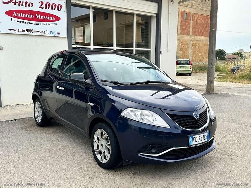 Usata Lancia Ypsilon Gold 95 CV (69 kW) 2016 Blu Utilitaria