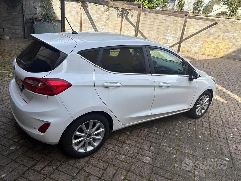 Usata Ford Fiesta 120 CV (88 kW) 2018 Bianco Utilitaria