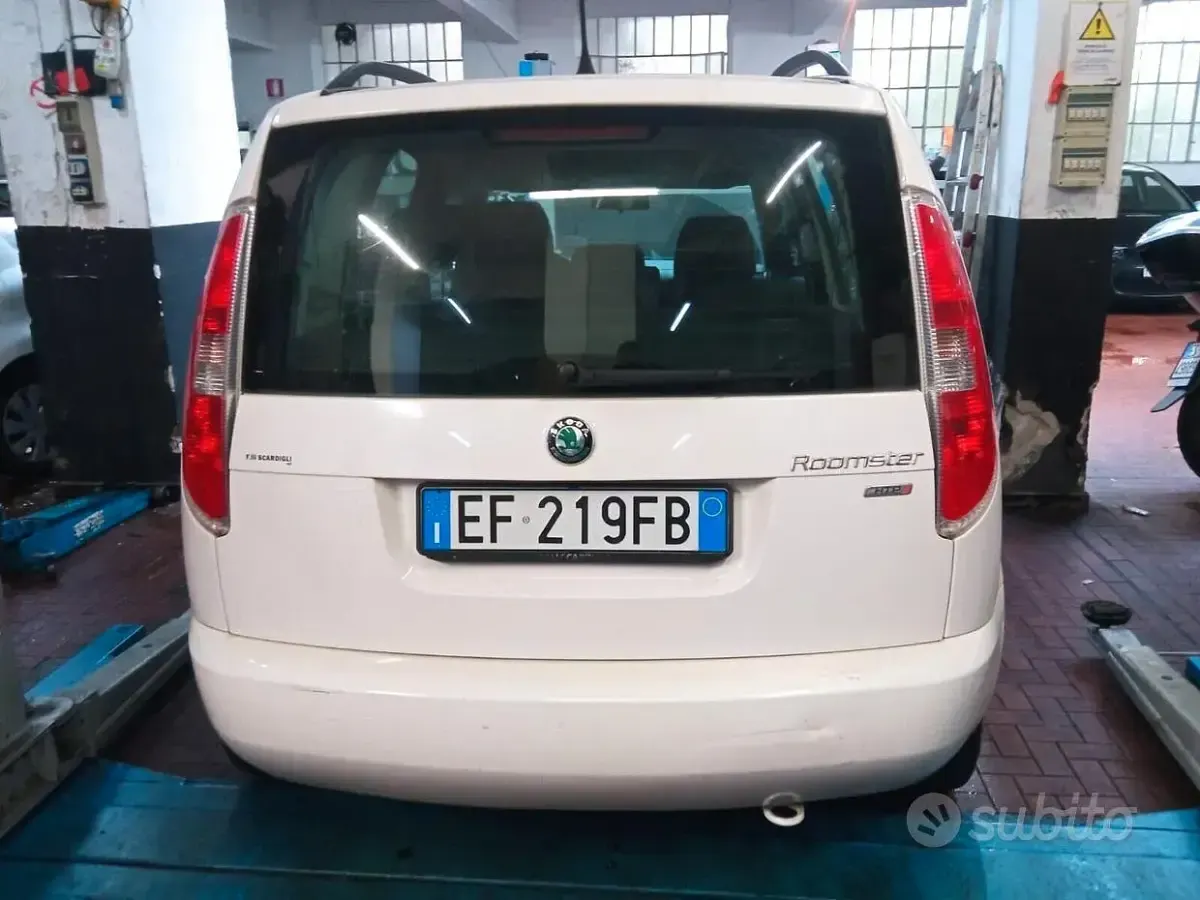 Usata Skoda Roomster Active 69 CV (50 kW) 2011 Bianco Monovolume