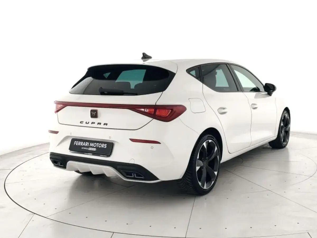 Usata Cupra Leon 149 CV (109 kW) 2024 Bianco Berlina