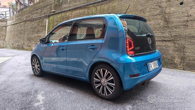 Usata VW up! high up! 90 CV (66 kW) 2017 Blu Utilitaria