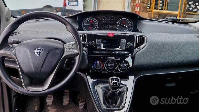 Usata Lancia Ypsilon Platinum 69 CV (50 kW) 2018 Beige Utilitaria
