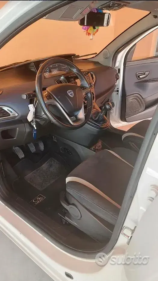Usata Lancia Ypsilon 95 CV (69 kW) 2016 Bianco Utilitaria