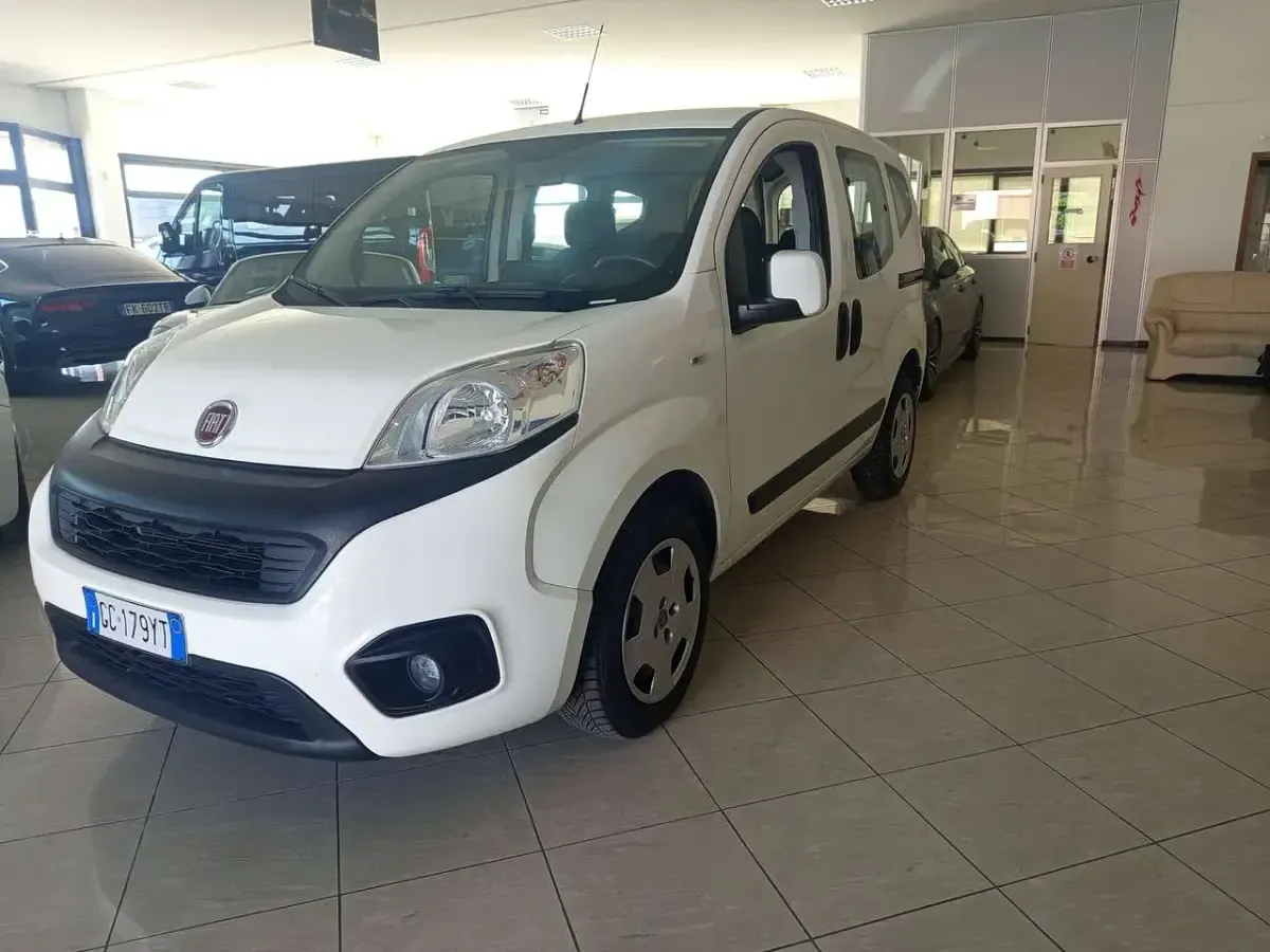 Usata Fiat Qubo Lounge 95 CV (69 kW) 2020 Perla Monovolume