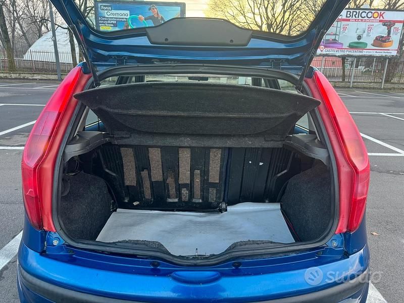 Usata Fiat Punto 2001 Blu Berlina