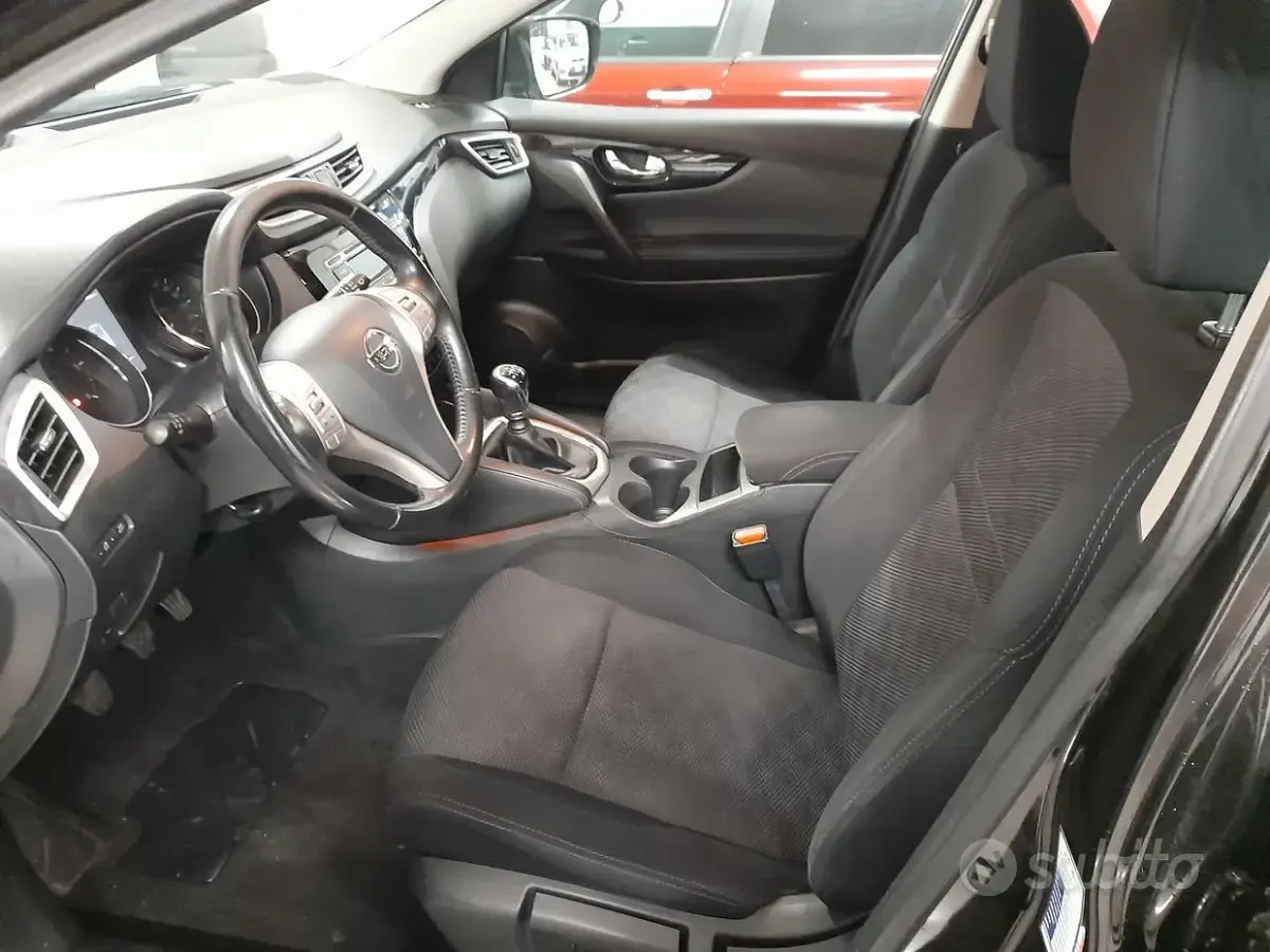 Usata Nissan Qashqai Acenta 110 CV (80 kW) 2016 Nero SUV