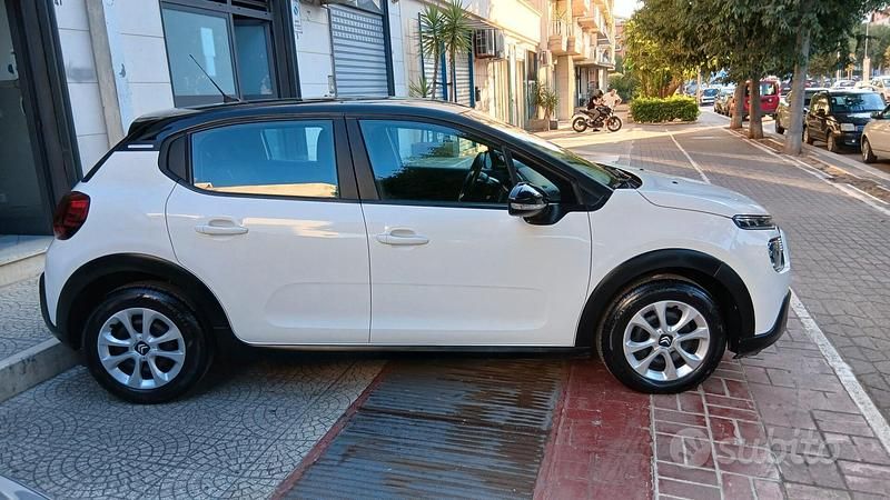 Usata Citroën C3 Shine 101 CV (74 kW) 2021 Bianco Utilitaria