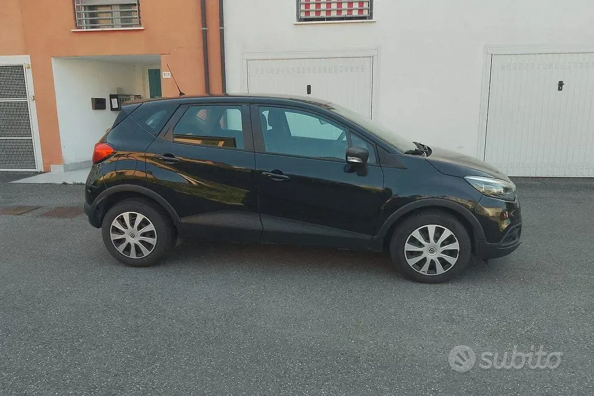 Usata Renault Captur 90 CV (66 kW) 2015 Nero SUV