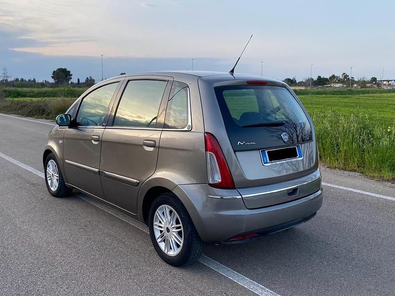 Usata Lancia Musa 90 CV (66 kW) 2010 Marrone Monovolume