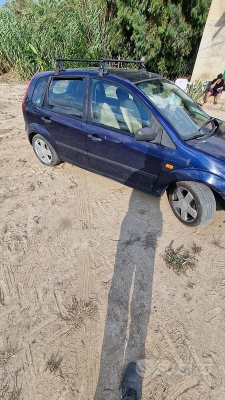 Blu Usata 2002 Ford Fiesta Due volumi | 800 € (Buon prezzo) - Immagine 1/1