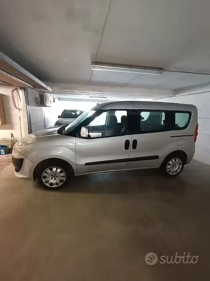 Usata Fiat Doblò 120 CV (88 kW) 2012 Grigio Monovolume