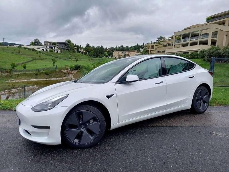 Usado Tesla Model 3 Standard Range 88 kW (120 HP) 2023 Sedan