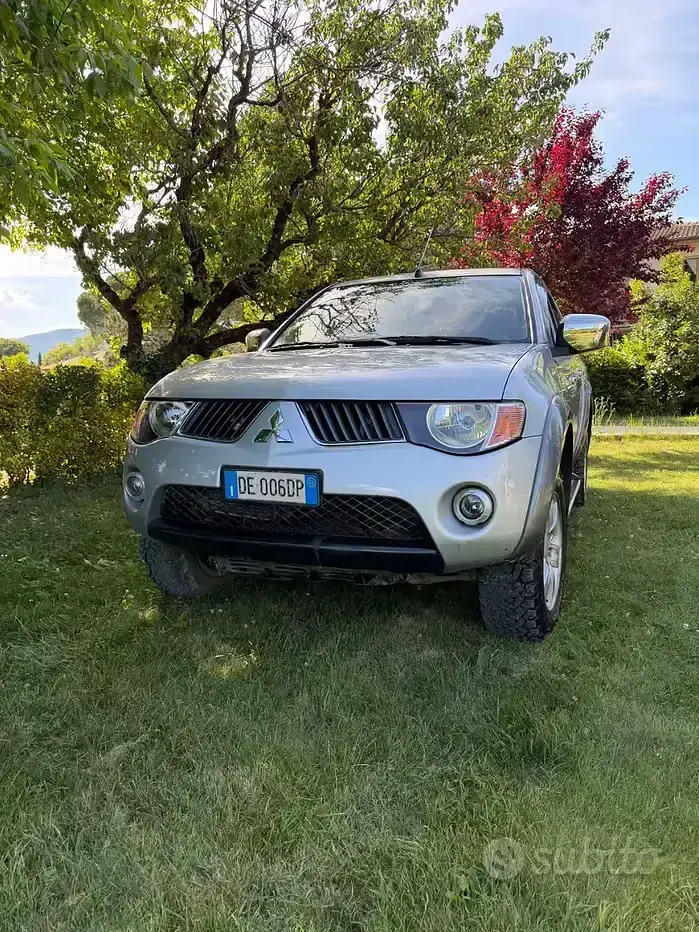 Usata Mitsubishi L200 136 CV (100 kW) 2006 Grigio Pick-up