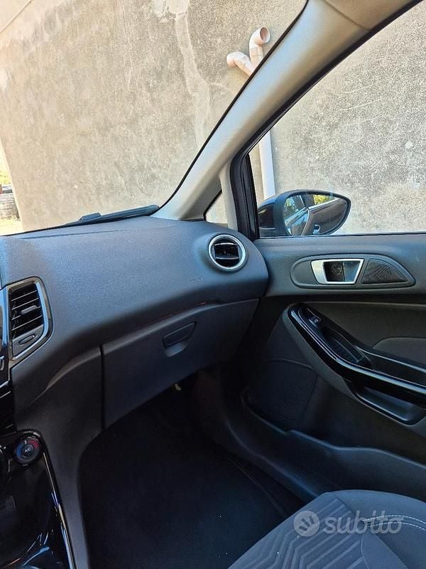 Usata Ford Fiesta Titanium 97 CV (71 kW) 2013 Nero Utilitaria