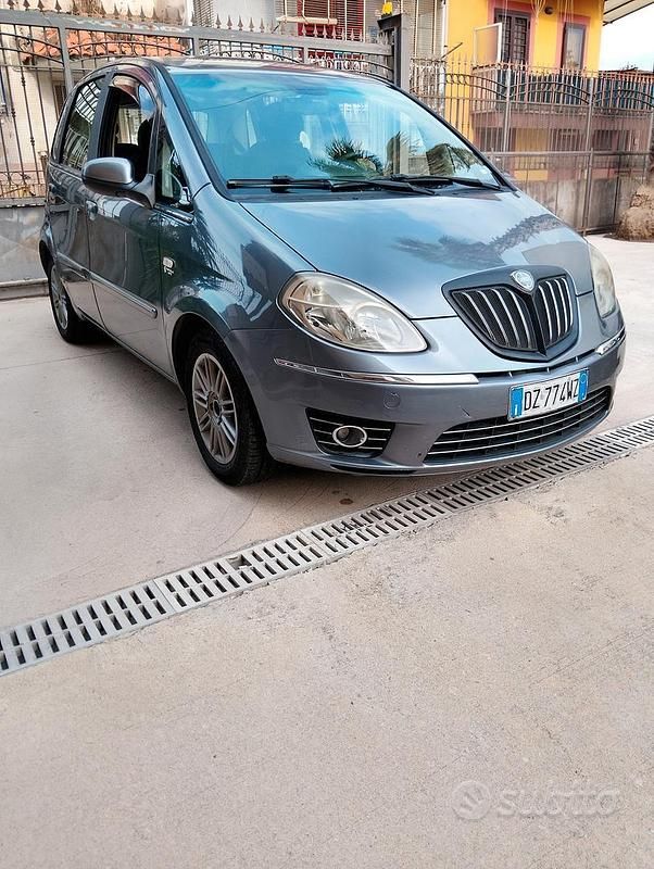 Usata Lancia Musa 90 CV (66 kW) 2010 Grigio Monovolume