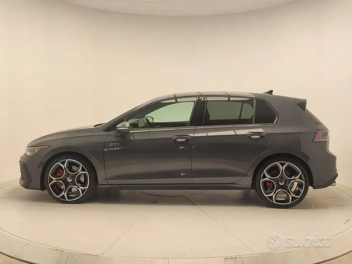 Usata VW Golf VIII GTI 265 CV (194 kW) 2024 Grigio Berlina
