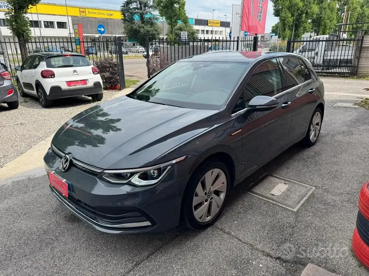 Usata VW Golf VIII Style 116 CV (85 kW) 2022 Grigio Berlina