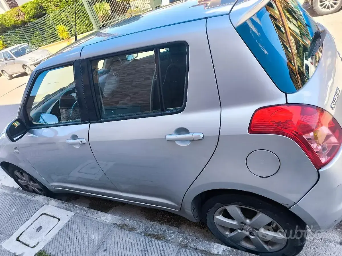 Second-hand Suzuki Swift 75 CP (55 kW) 2007 Gri Hatchback