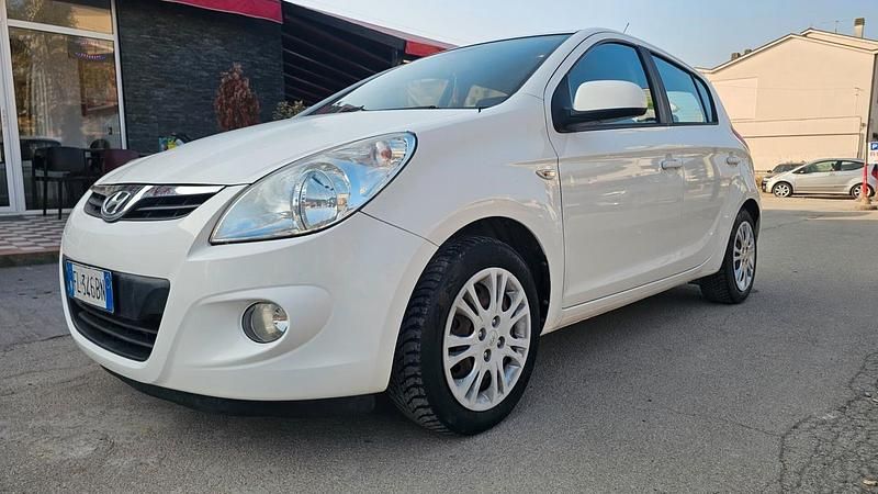 Usata Hyundai i20 Edition 85 CV (62 kW) 2013 Bianco Utilitaria
