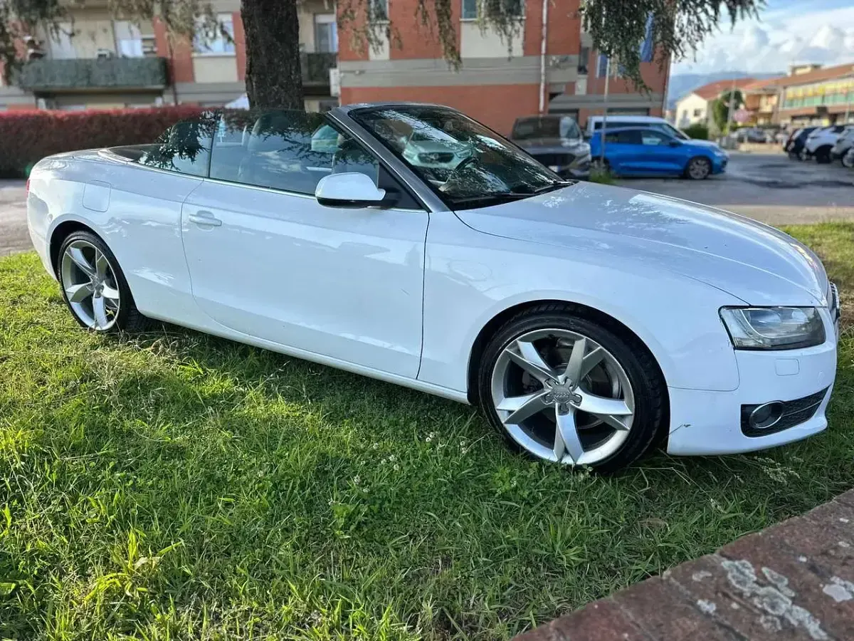 Usata Audi A5 Cabriolet Ambition 160 CV (117 kW) 2011 Bianco Cabrio