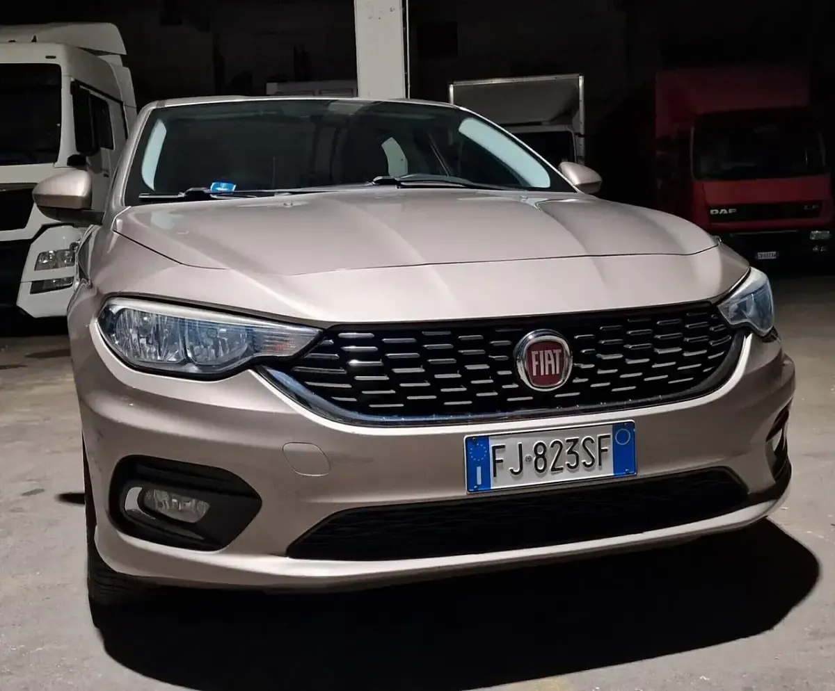 Usata Fiat Tipo Lounge 95 CV (69 kW) 2017 Marrone Berlina