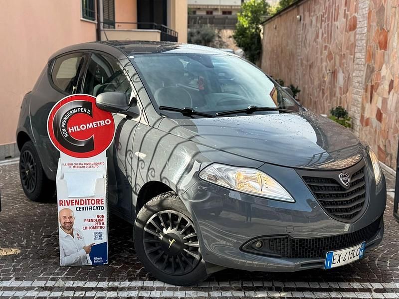 Grigio Usata 2014 Lancia Ypsilon Gold Due volumi | 4750 € (Buon prezzo) - Immagine 1/4