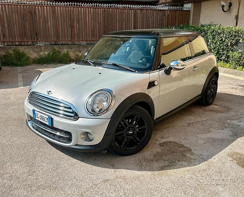Usata Mini Cooper D 112 CV (82 kW) 2011 Grigio Utilitaria