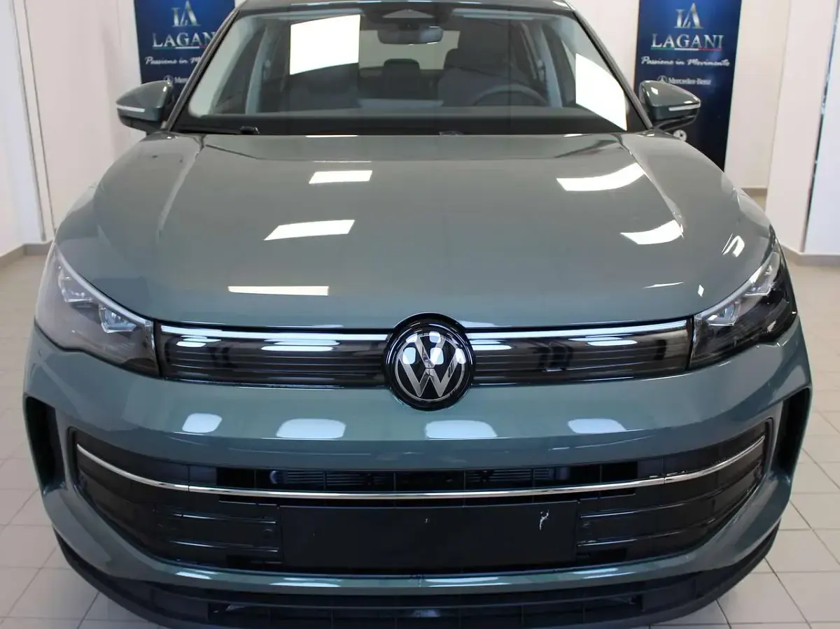 Nuova VW Tiguan Edition 131 CV (96 kW) 2026 Verde SUV