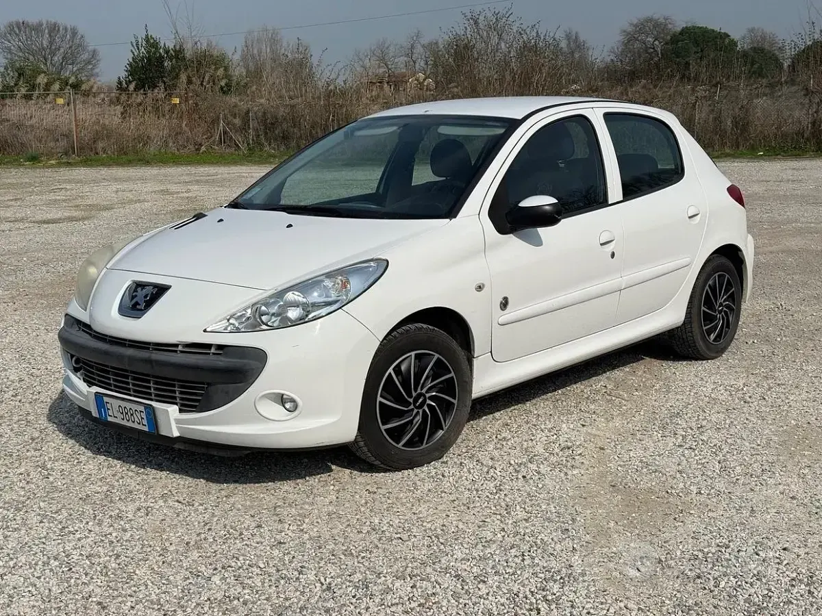 Usata Peugeot 206 57 CV (41 kW) 2012 Bianco Berlina