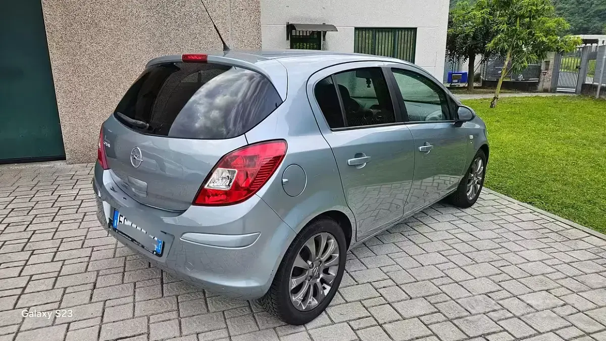 Usata Opel Corsa 65 CV (47 kW) 2010 Utilitaria