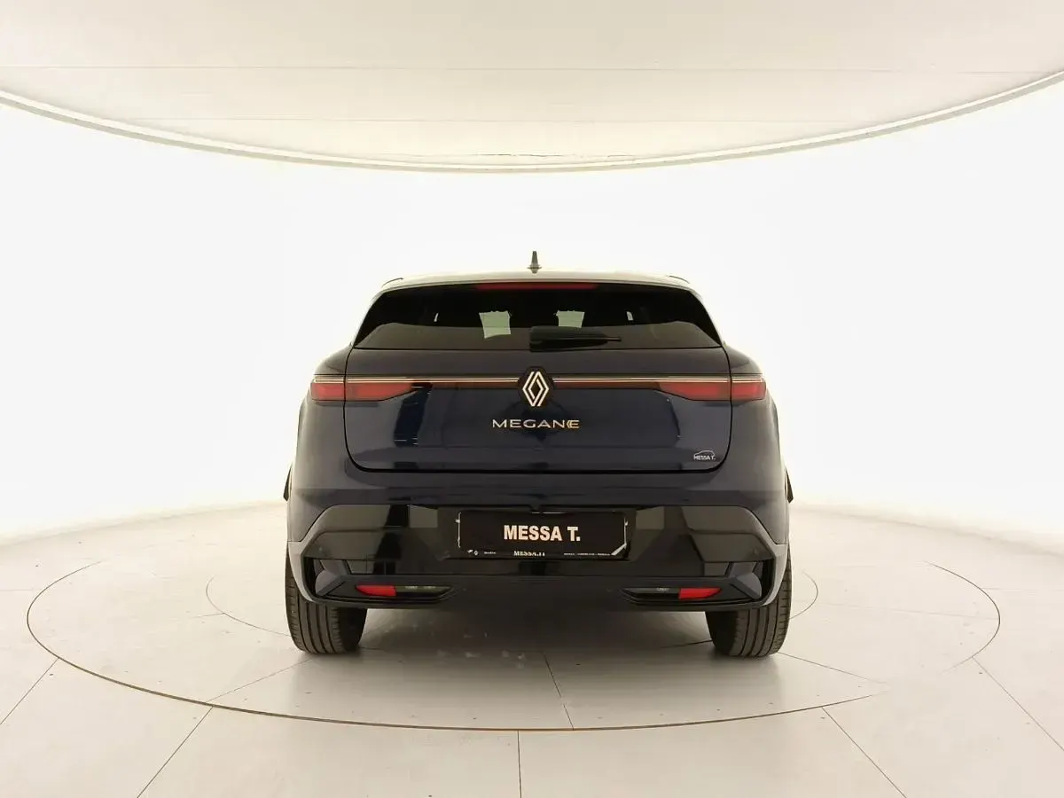 Używany Renault Megane E-Tech Techno 55 kW (75 KM) 2023 Niebieski Sedan/Limuzyna