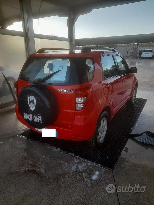 Usata Daihatsu Terios 86 CV (63 kW) 2006 Rosso SUV