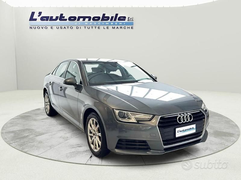 Usado Audi A4 Design 122 CV (89 kW) 2018 Gris Berlina