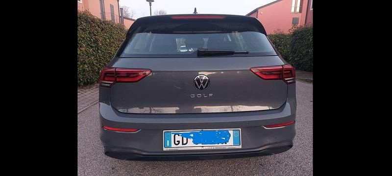 Usata VW Golf VIII Life 116 CV (85 kW) 2021 Grigio Berlina